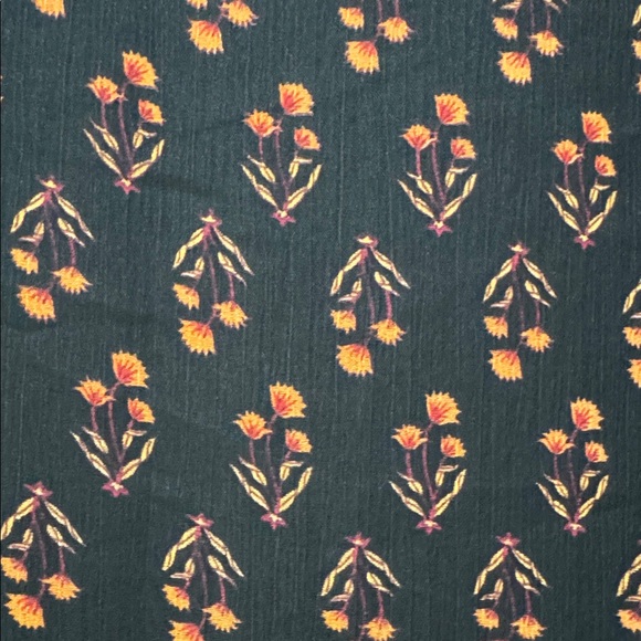 RItu Kumar Embroidered Women's short kurti Top like new just gorgeous - Picture 8 of 12